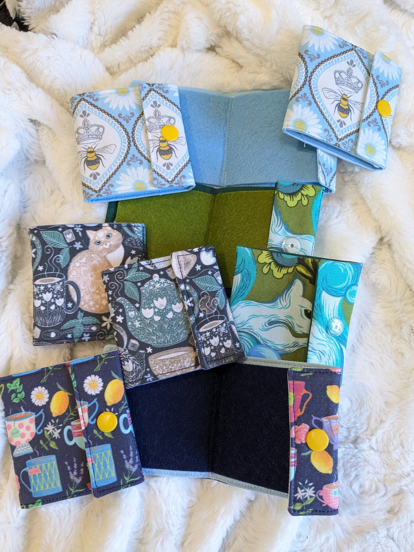 Carnet pique aiguille / porte aiguille de voyage "Bee", "Cup of tea" "Chat et thé" et "Écureuil"