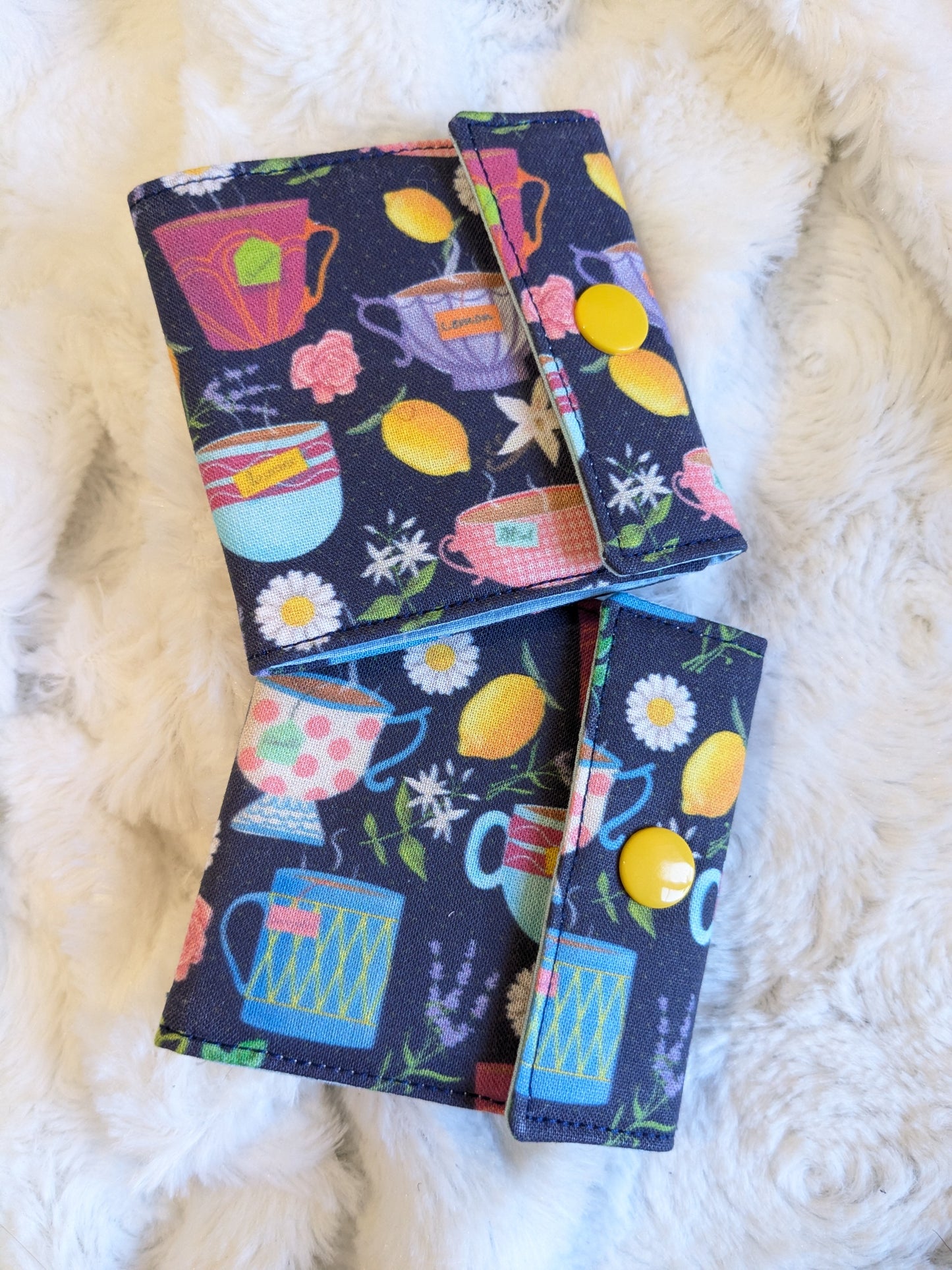 Carnet pique aiguille / porte aiguille de voyage "Bee", "Cup of tea" "Chat et thé" et "Écureuil"