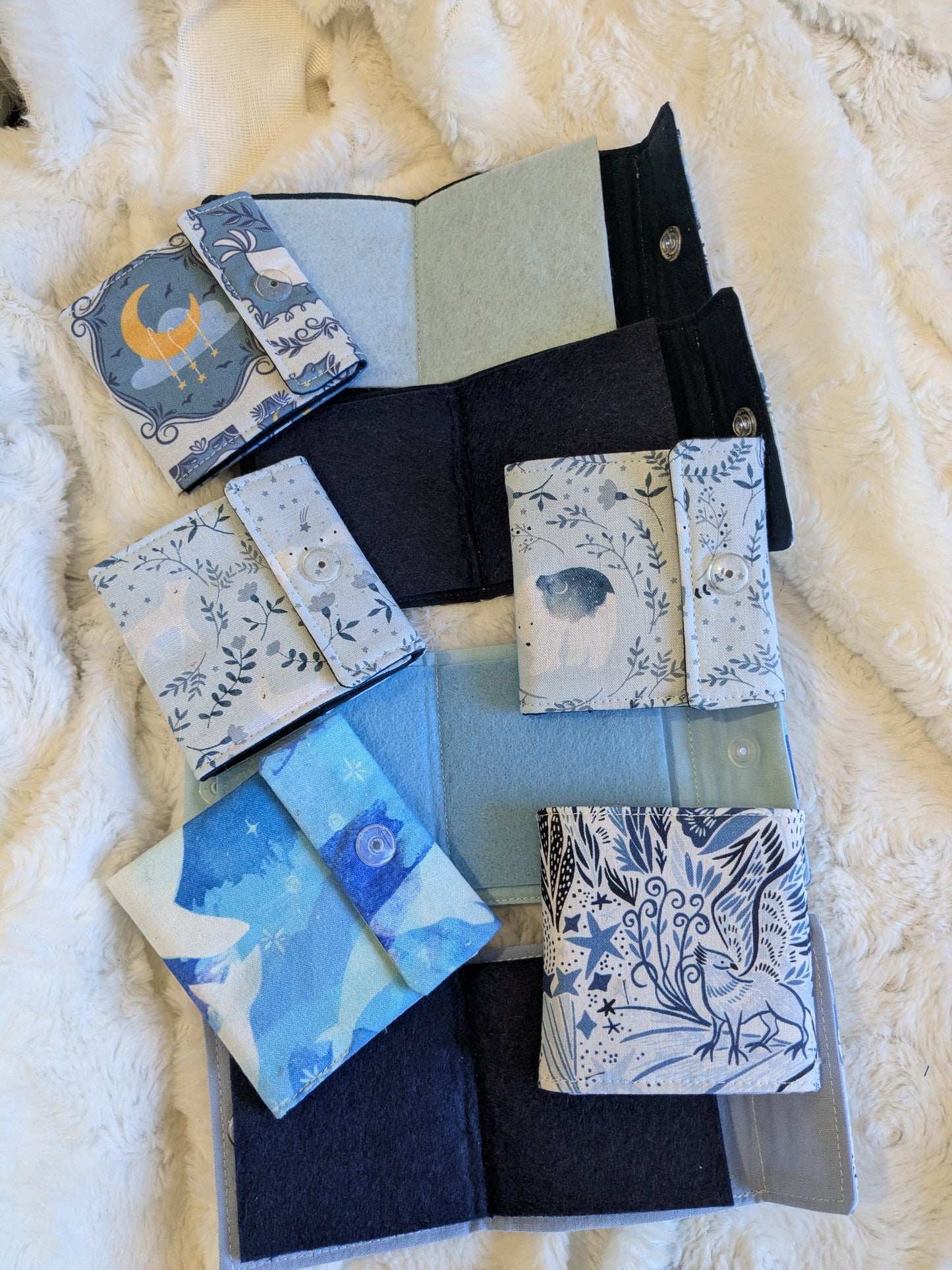 Carnet pique aiguille / porte aiguille de voyage "Good night", "Aquarelle bleue", "Arctic" et "Mythique"