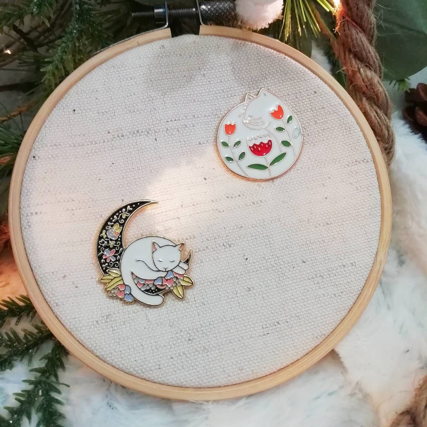 Porte aiguille aimanté / needle minder "Chat et lune" et "Chat fleuri"