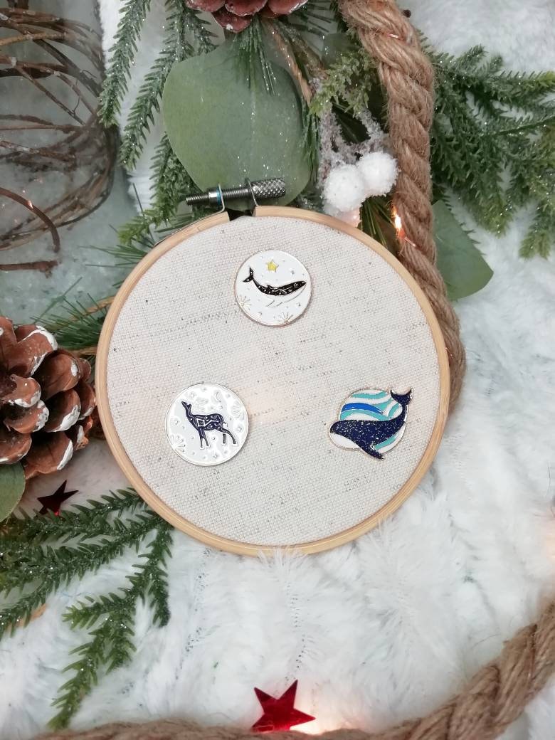 Porte aiguille aimanté / needle minder "Baleine étoilée", "Constellation cerf", "Baleine et vague"