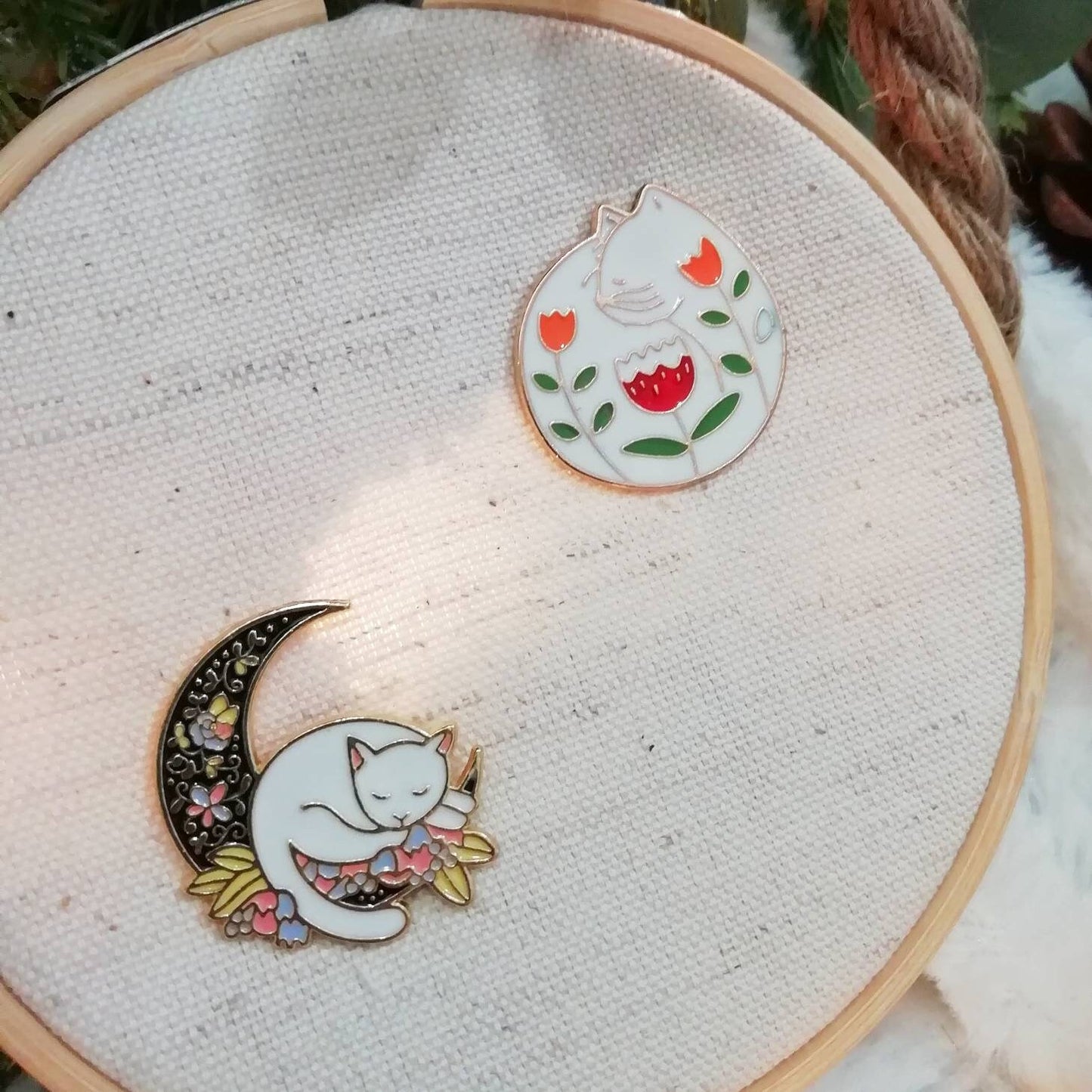 Porte aiguille aimanté / needle minder "Chat et lune" et "Chat fleuri"