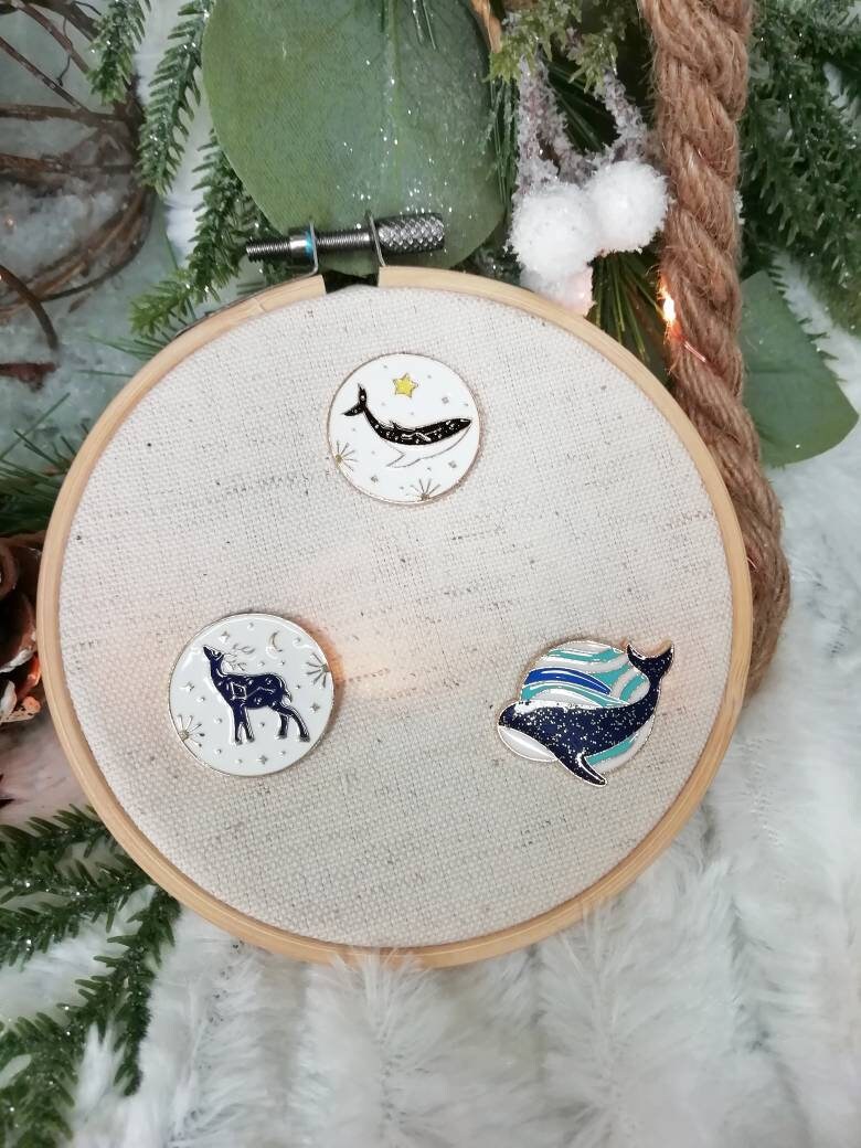 Porte aiguille aimanté / needle minder "Baleine étoilée", "Constellation cerf", "Baleine et vague"