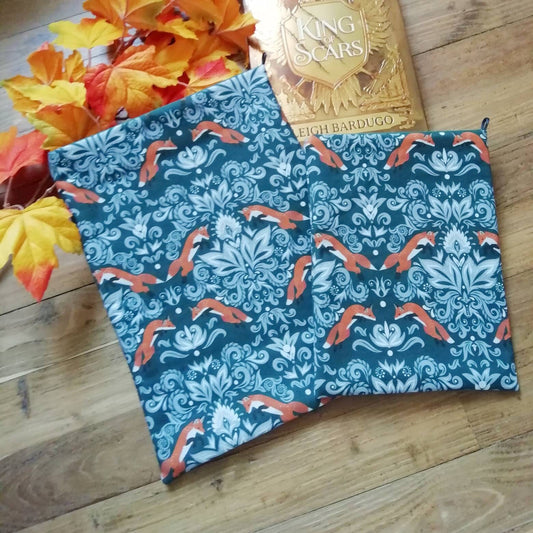 Book sleeve / booksleeve "Leaping foxes"