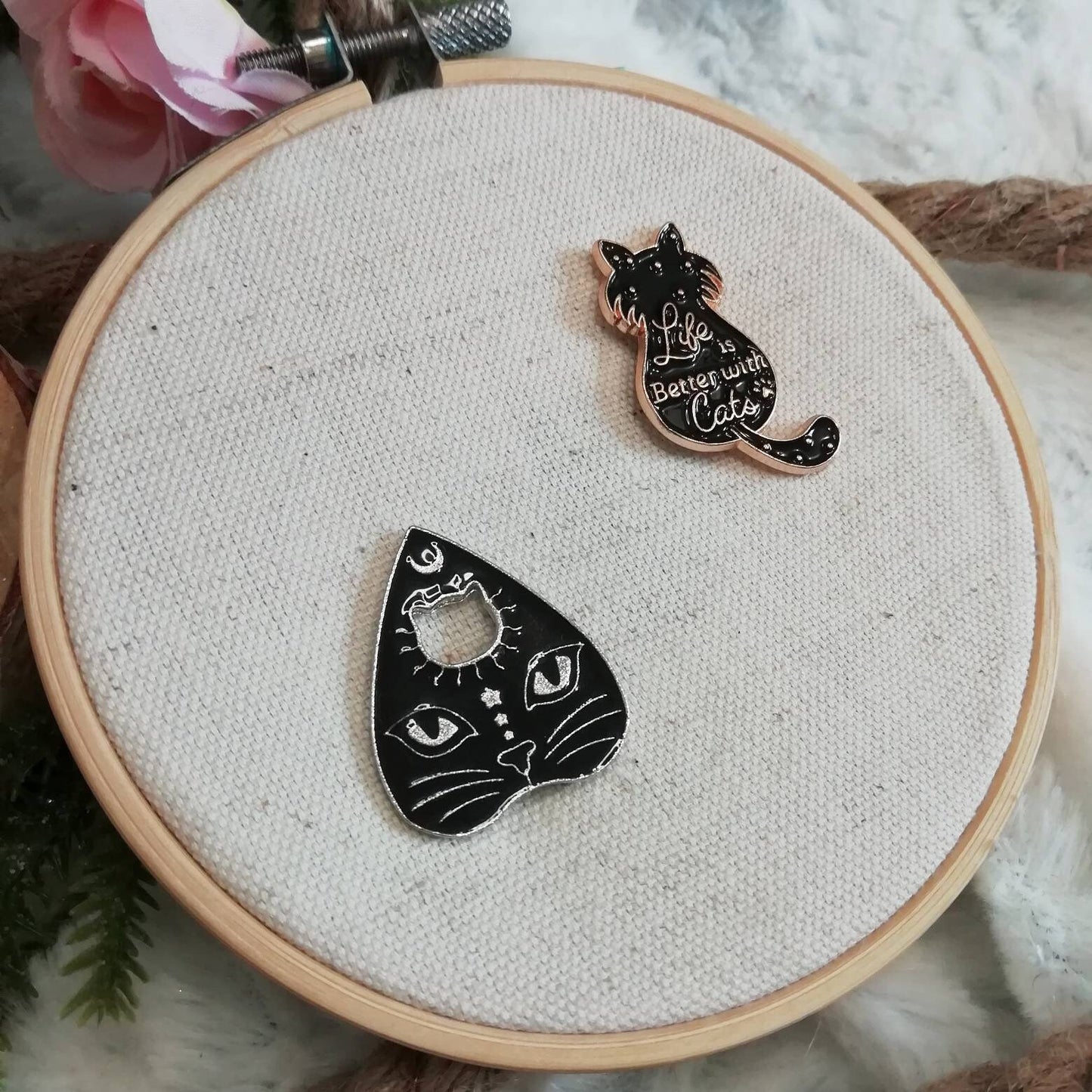 Magnetic needle holder / needle minder "Palette cat", "Back cat"