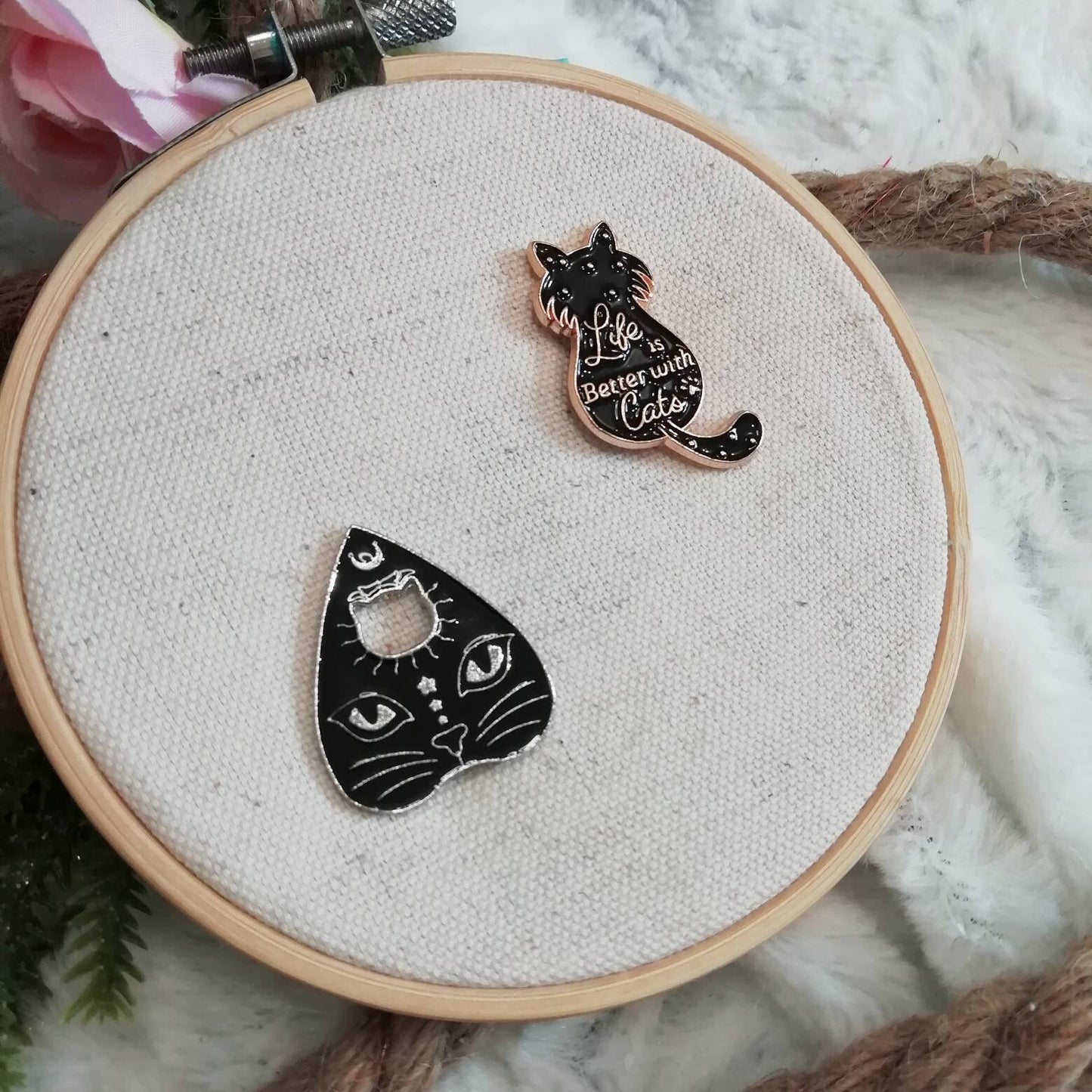 Magnetic needle holder / needle minder "Palette cat", "Back cat"