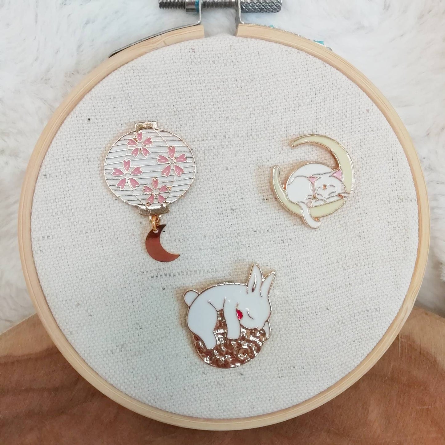 Porte aiguille aimanté pour broderie "Chat lunaire", "Lapin lunaire", "Lanterne sakura"