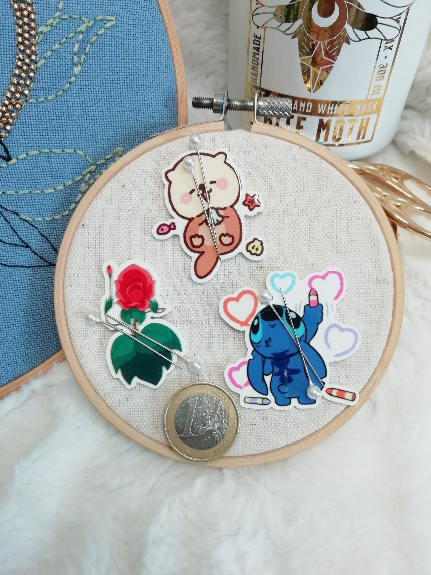 Porte aiguille aimanté / needle minder "Loutre mignonne", "Stitch" ou "Rose d'Alice in wonderland"