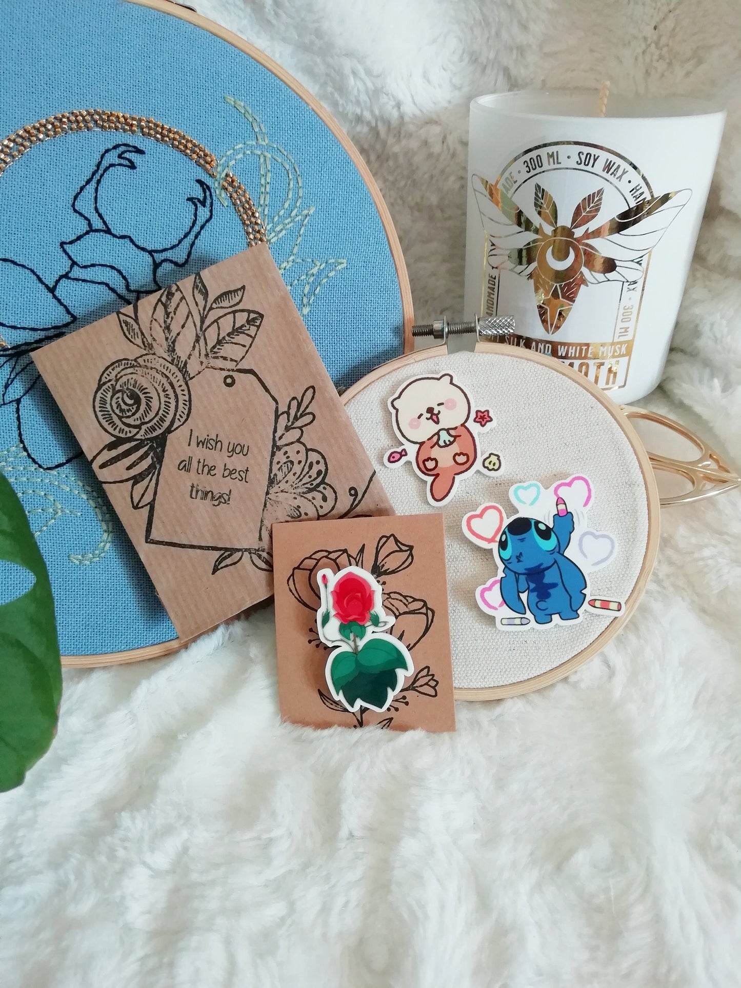 Porte aiguille aimanté / needle minder "Loutre mignonne", "Stitch" ou "Rose d'Alice in wonderland"