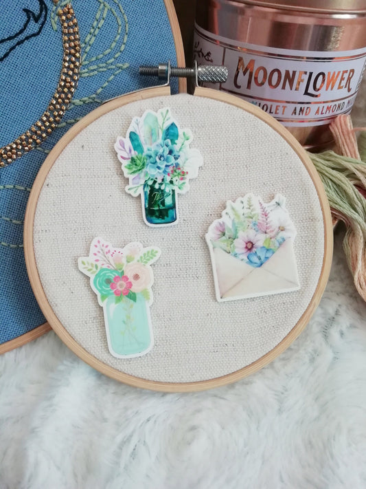 Magnetic needle holder / needle minder "Bouquet and feathers", "Flower envelope" or "Pastel bouquet"