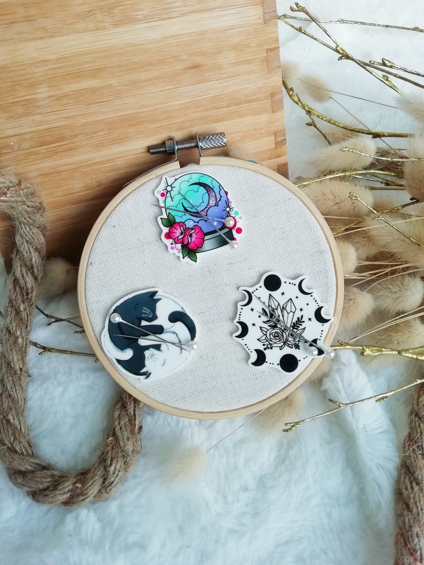 Magnetic needle holder / needle minder "Ying Yang", "Crystal ball" or "Lunar phases"