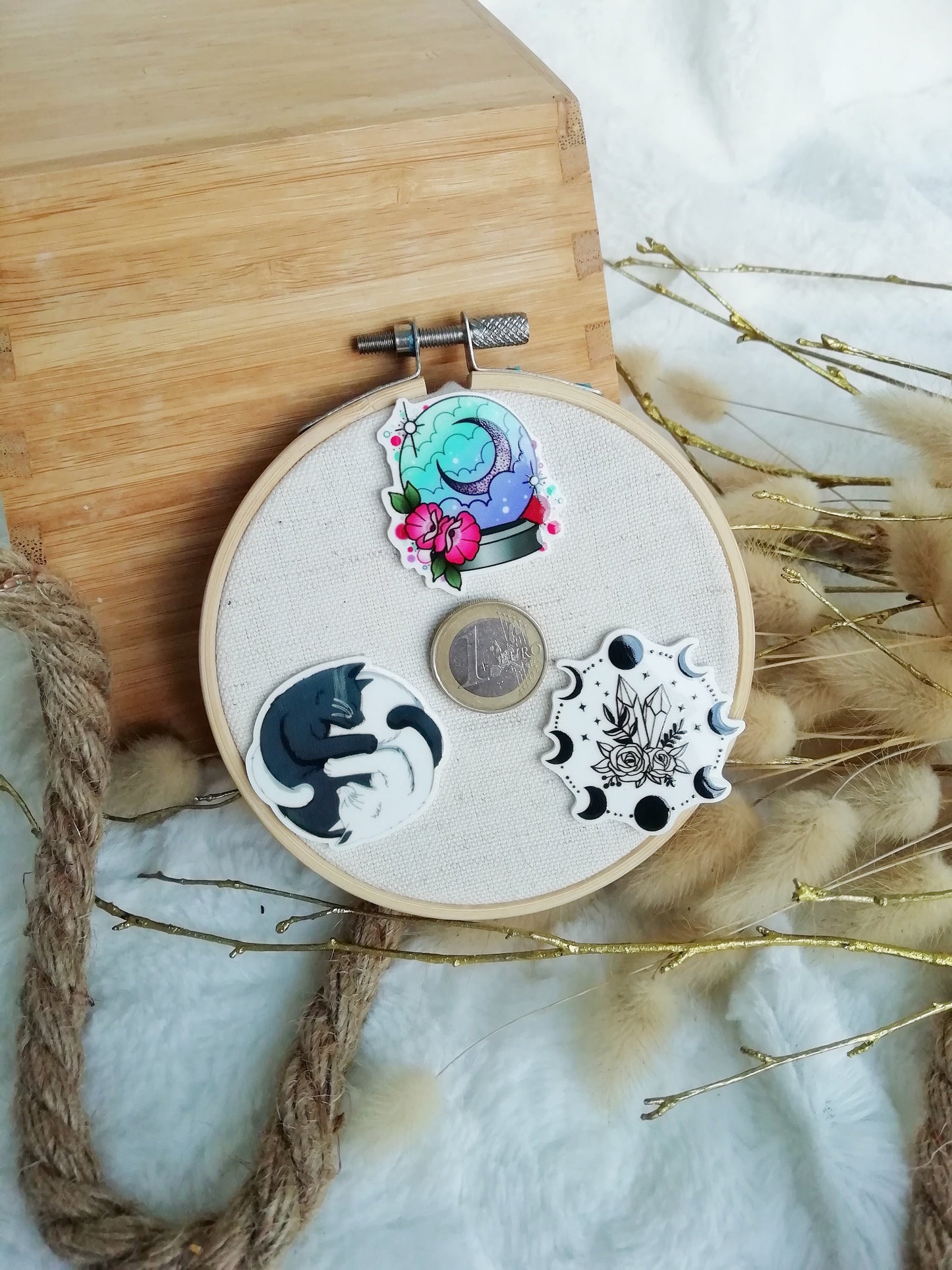 Magnetic needle holder / needle minder "Ying Yang", "Crystal ball" or "Lunar phases"