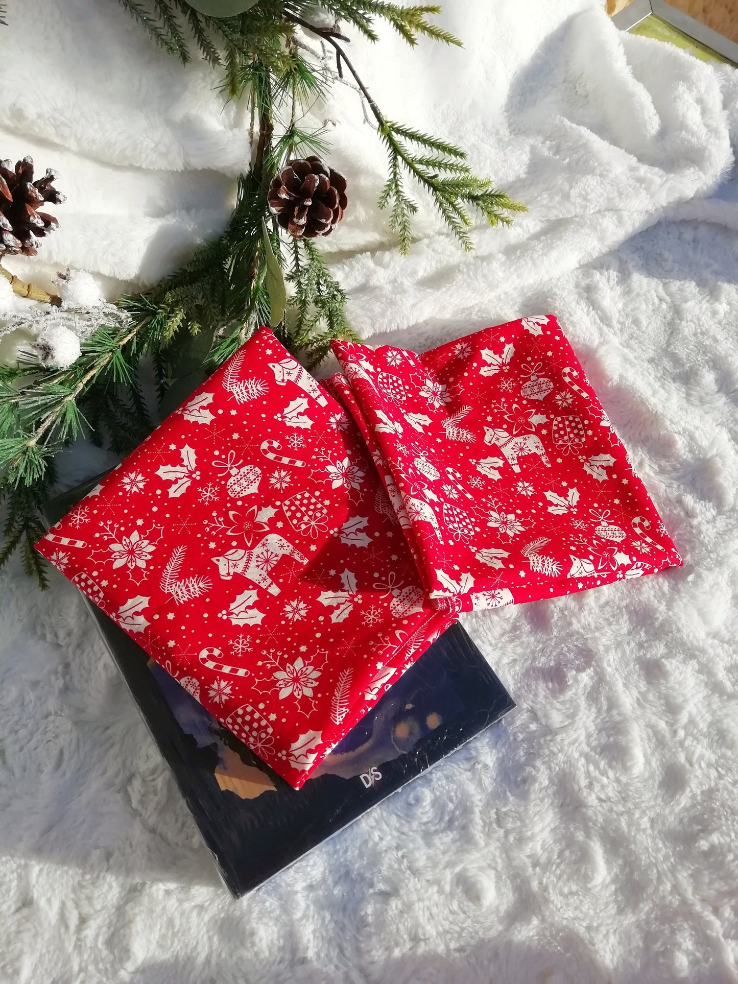 Furoshiki Christmas, zero waste and reusable gift wrapping in “Scandinavian Christmas” color