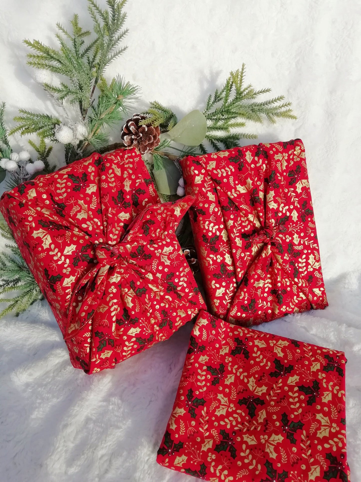 Furoshiki Noel, emballage cadeaux zéro déchet et réutilisable coloris "Houx doré"