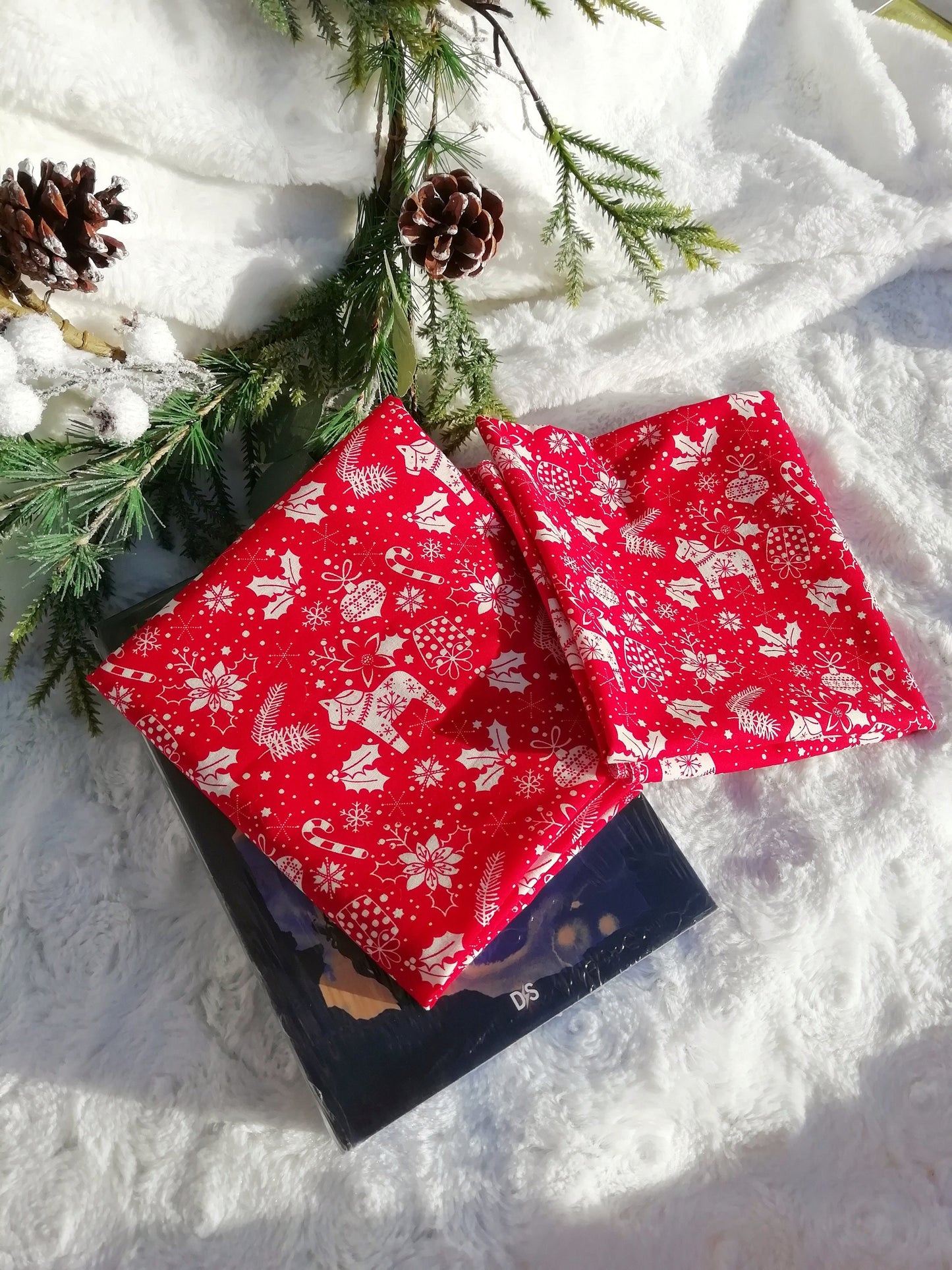 Furoshiki Christmas, zero waste and reusable gift wrapping in “Scandinavian Christmas” color