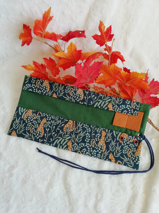 Storage pouch for crochet hooks "Autumn Jungle"