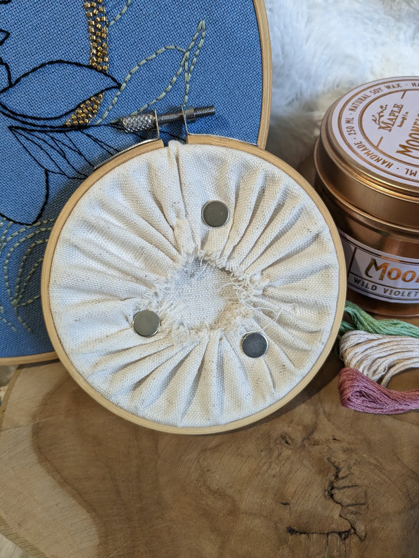 Porte aiguille aimanté / needle minder "Arc en ciel", "Chat et pelote" ou "Fille chat"