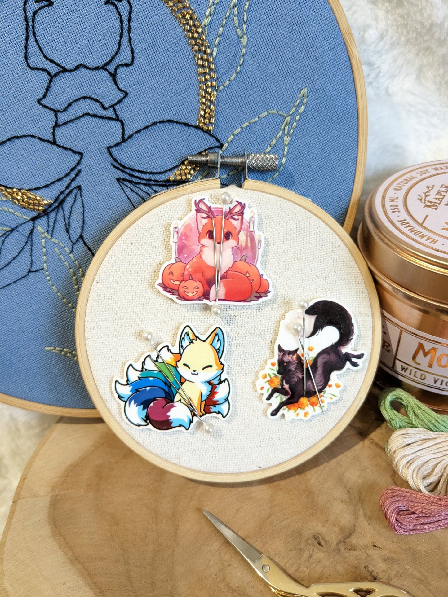 Porte aiguille aimanté / needle minder "Renard d'automne", "Renard noir" ou "Kitsune multicolore"