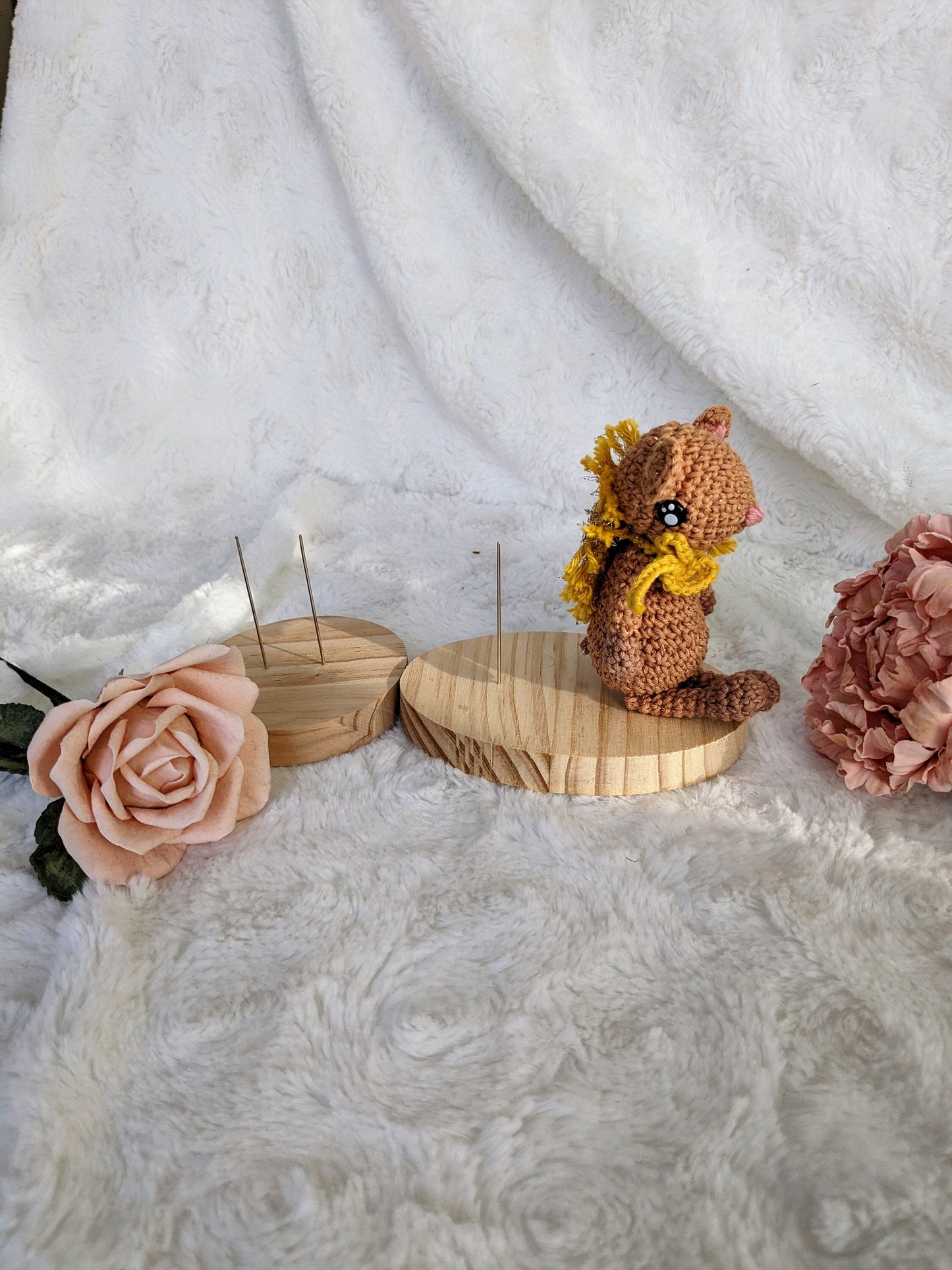 Support bois grand format pour amigurumi / Présentoir peluche au crochet ou tricot