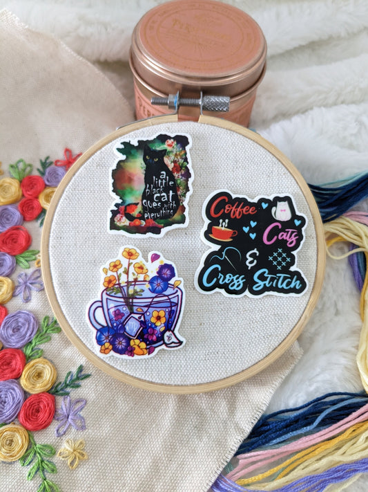 Magnetic needle holder / needle minder "Cup of tea", "Little black cat" or "Chat Café Embroidery"