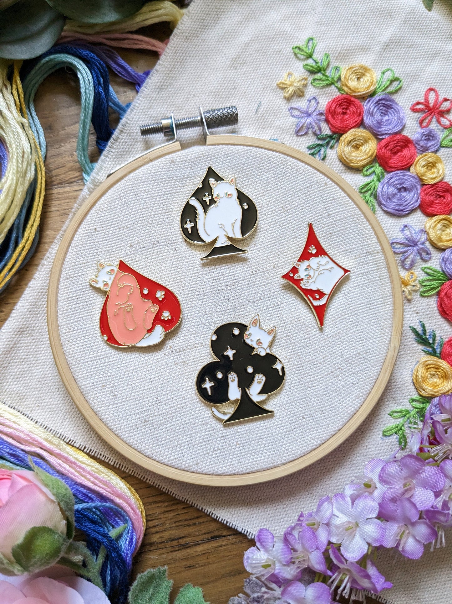 Porte aiguille aimanté / needle minder "Coeur", "Pique", "Carreau" ou "Trèfle"