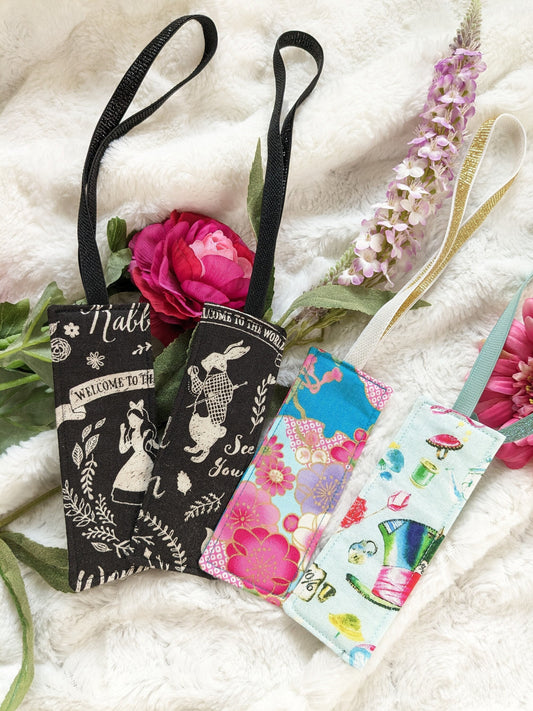 Elastic bookmark of your choice "Alice", "White Rabbit", "Hatmaker" or "Japanese Flowers"