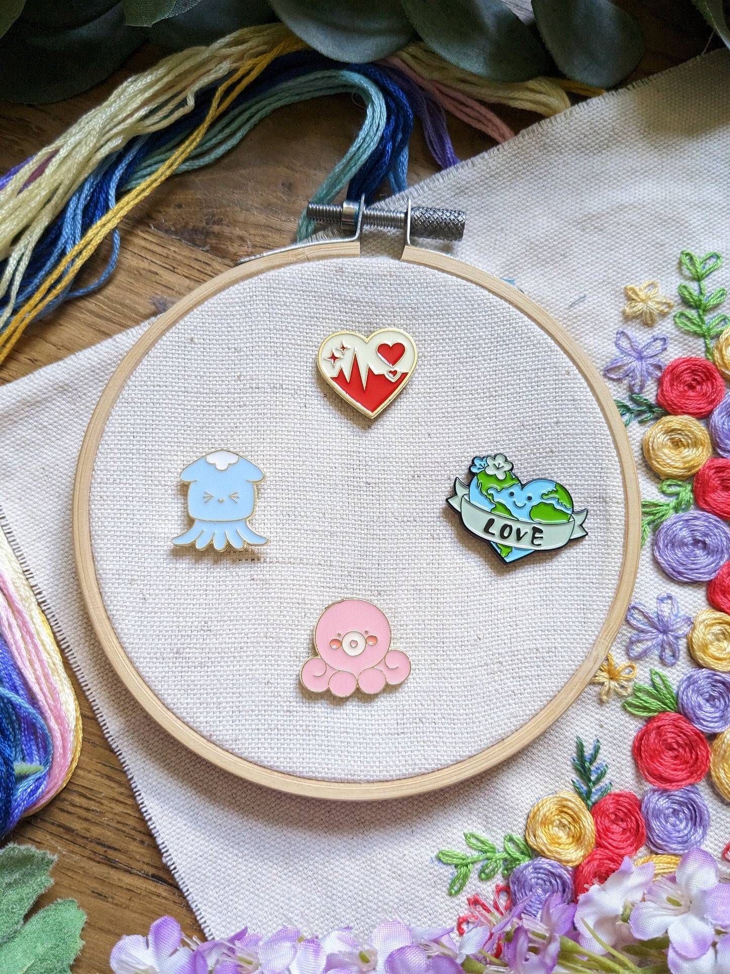 Magnetic needle holder / needle minder "Heartbeat", "Blue squid", "Pink octopus" or "Love Earth"